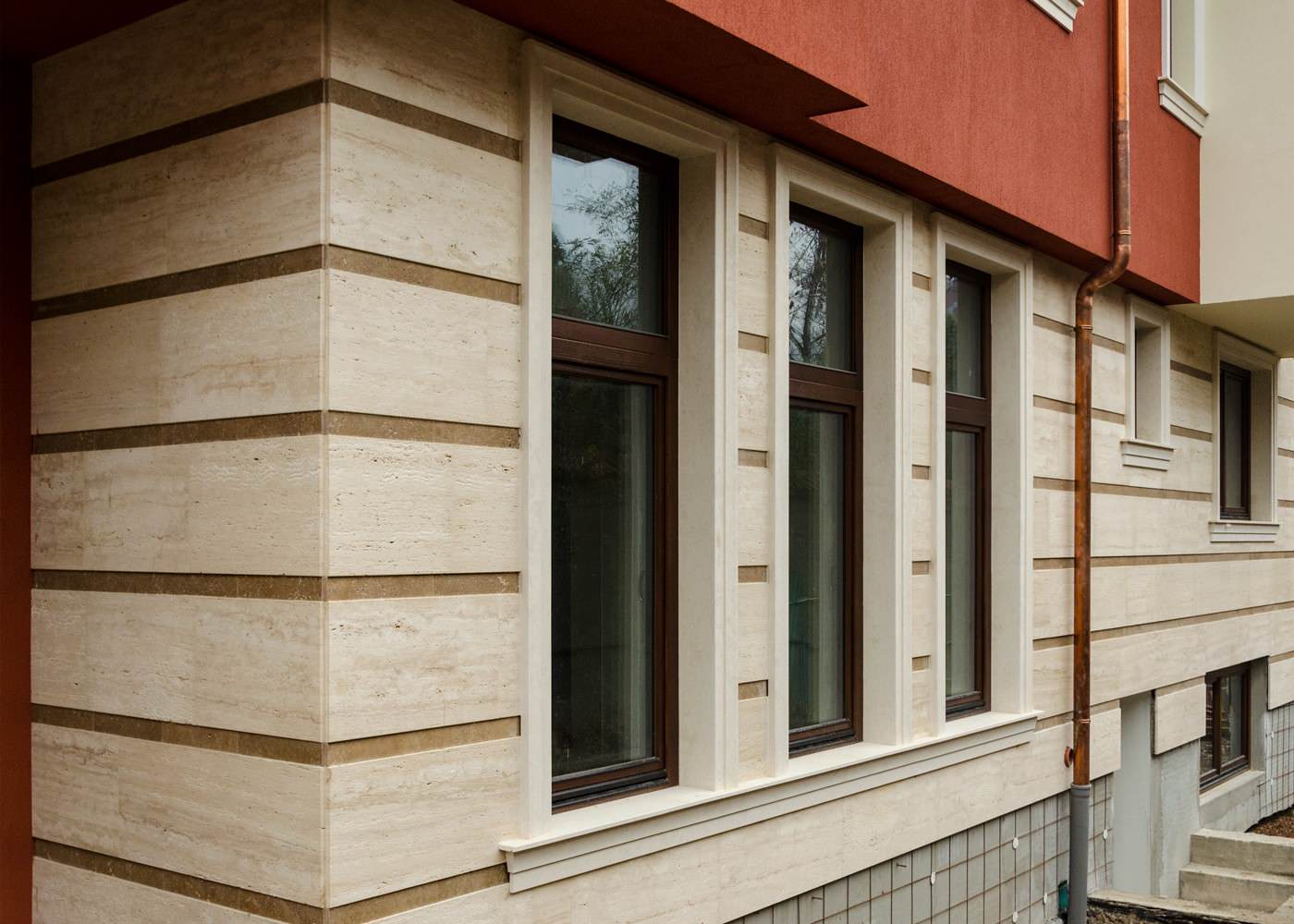 облицовка фасадов травертином из Ирана