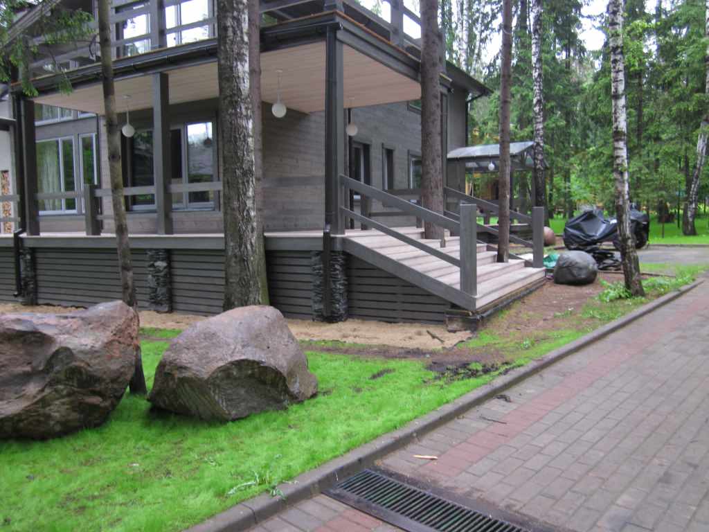 Дом на берегу водохранилища