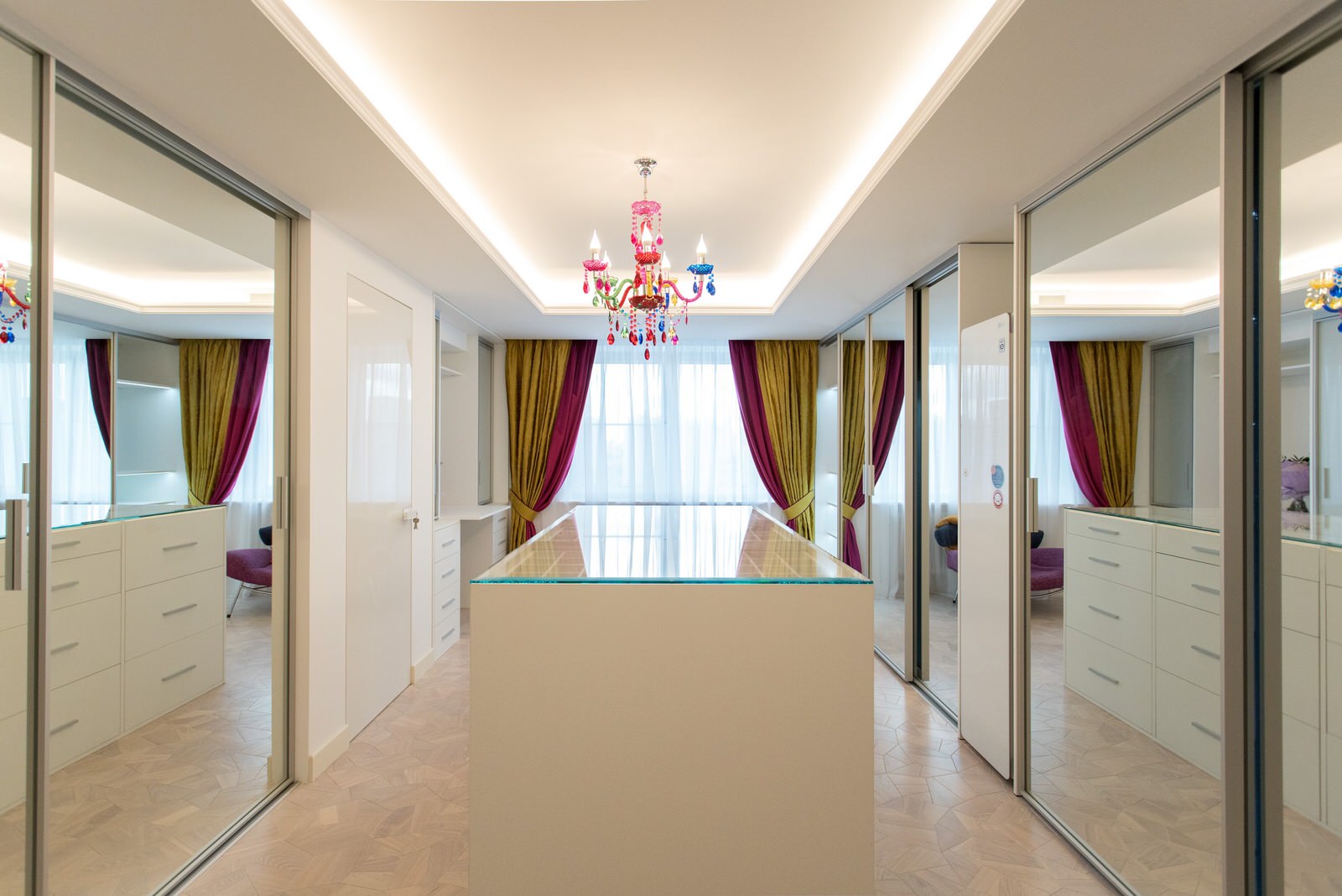 Гардеробная raumplus с комодом-островом