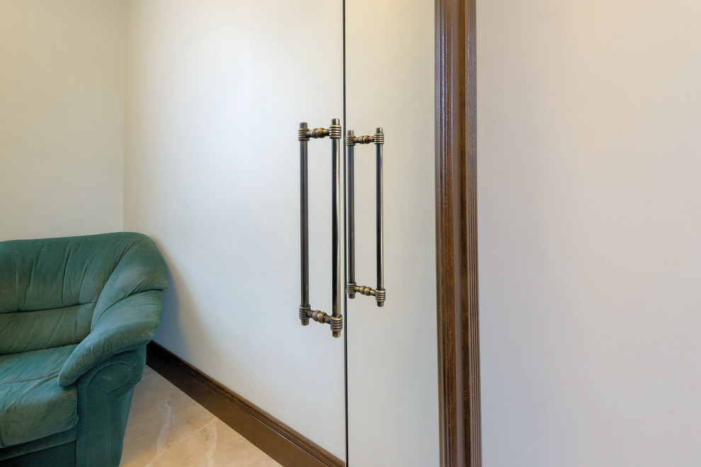 Мебель предметы интерьера в загородном доме.