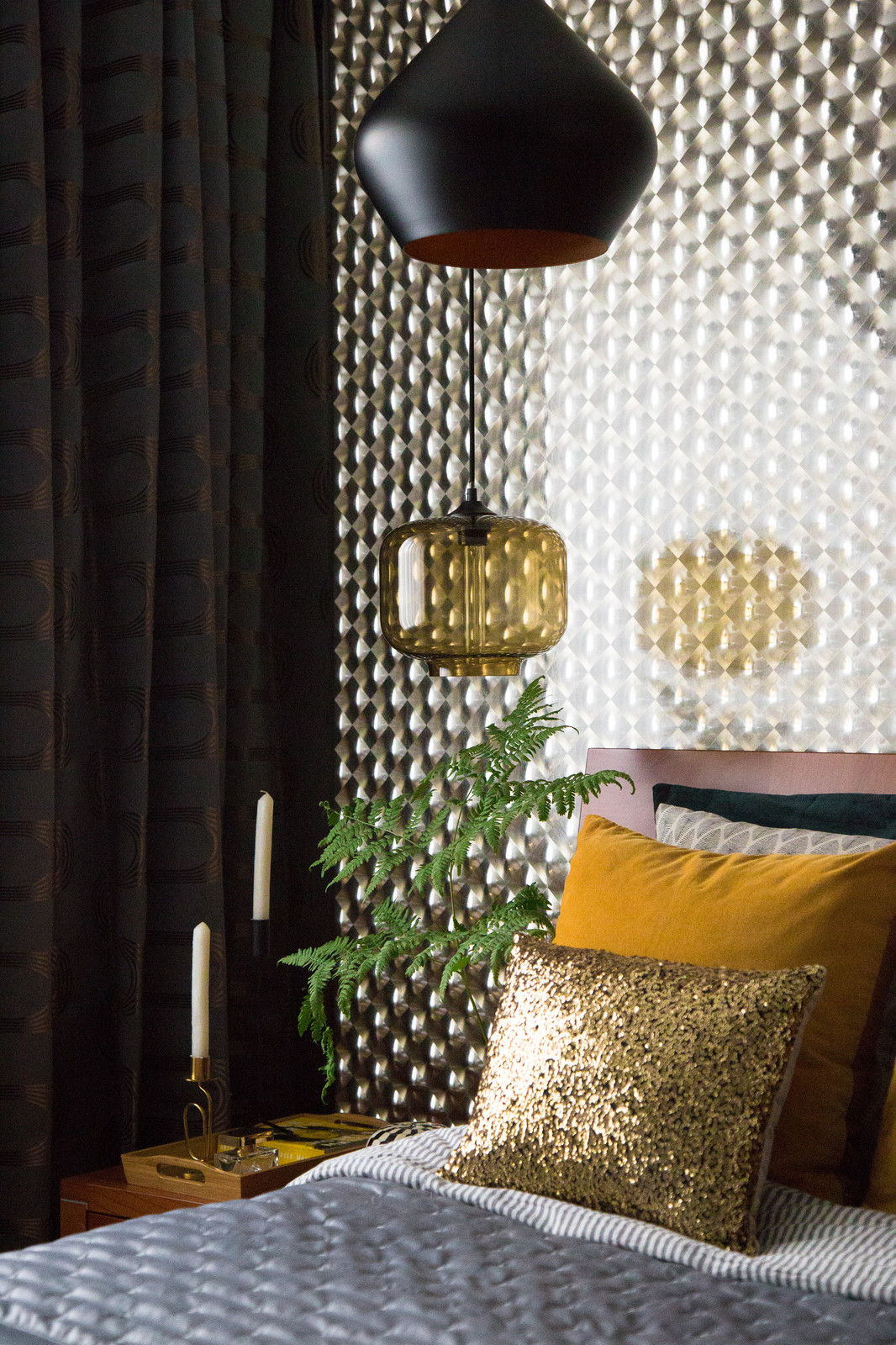 Яркая геомтерия в трехкомнатной квартире.