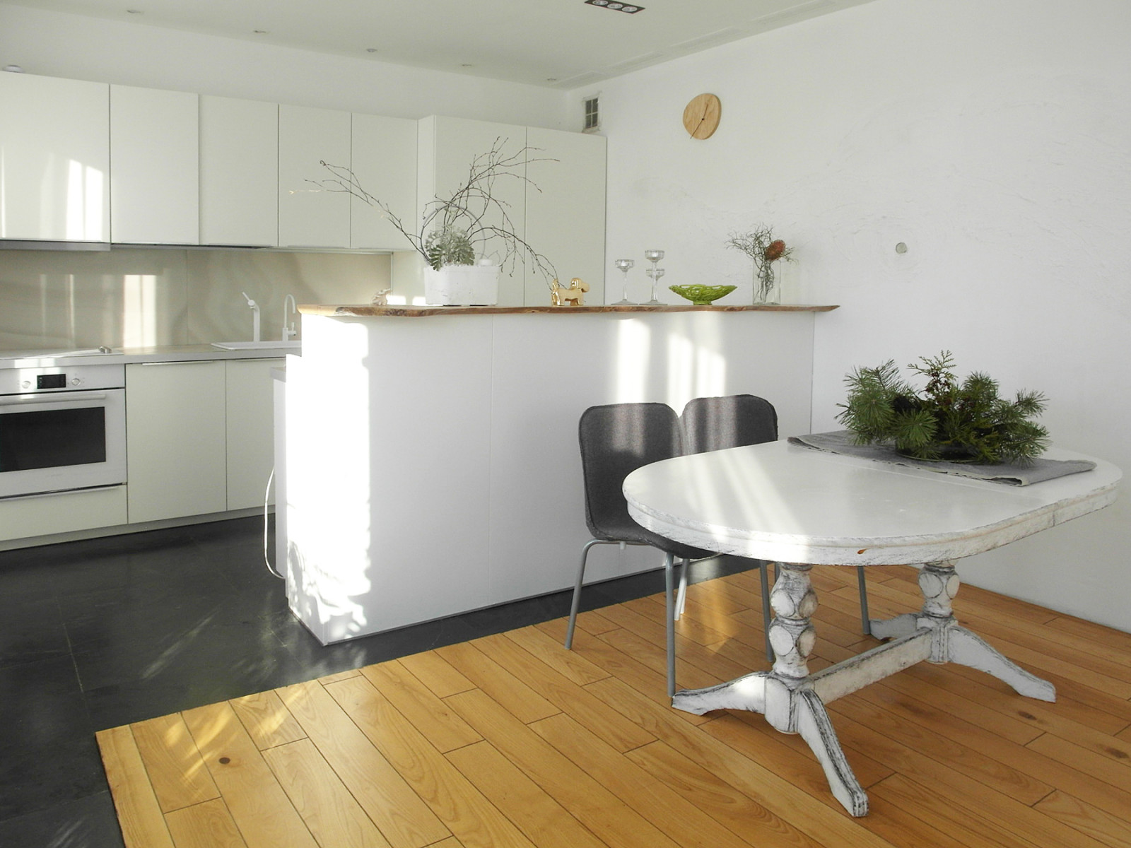 Кухня-гостиная в загородном доме