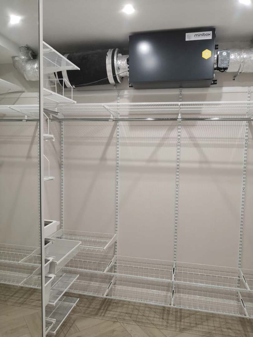 Обложка проекта: УГЛОВАЯ БЕЛАЯ ГАРДЕРОБНАЯ