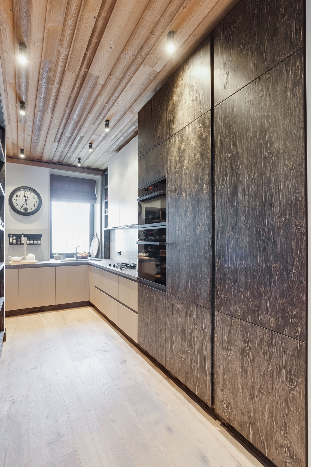 Необычное сочетание березы Old legno naturale, структурного шпона и эмали