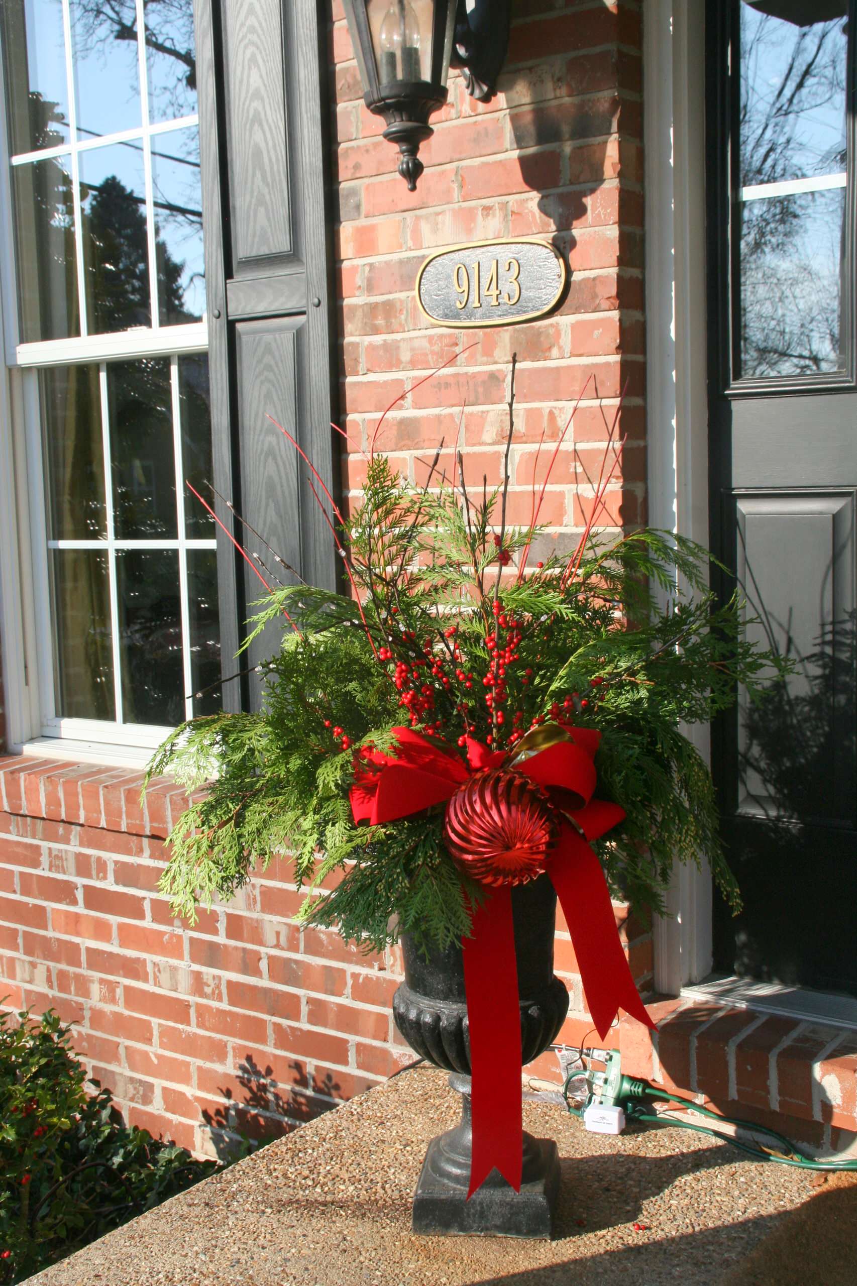 Вот и лето прошло: Что делать с растениями и уличными кашпо по осени