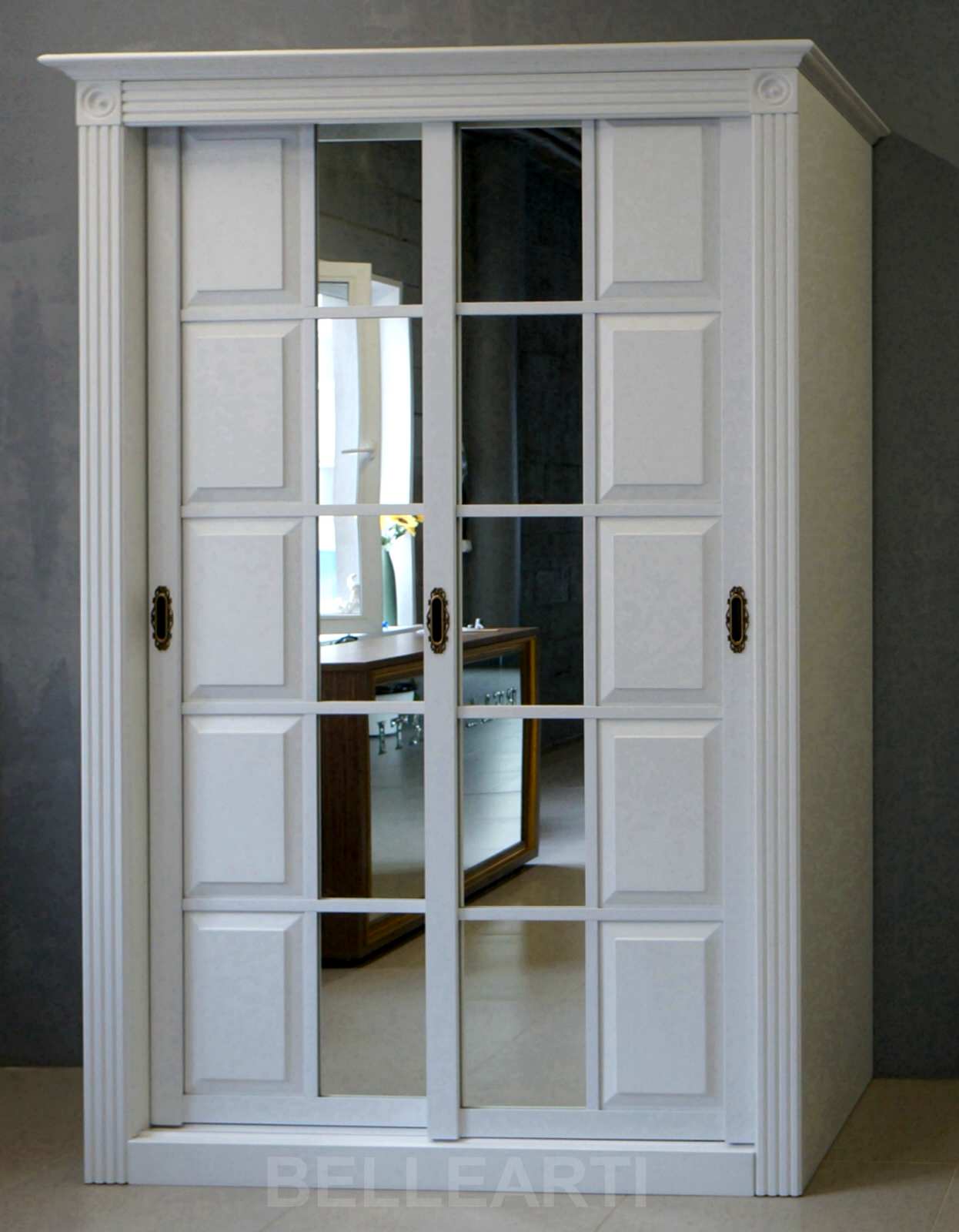 Обложка проекта: Филенчатый шкаф купе