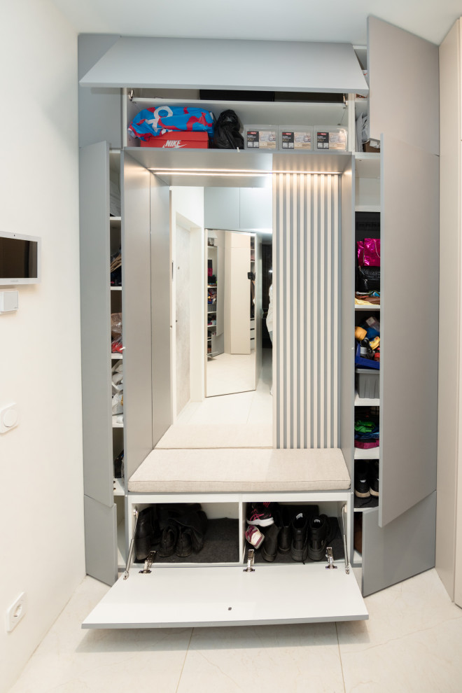 Минималистичные шкафы в прихожую