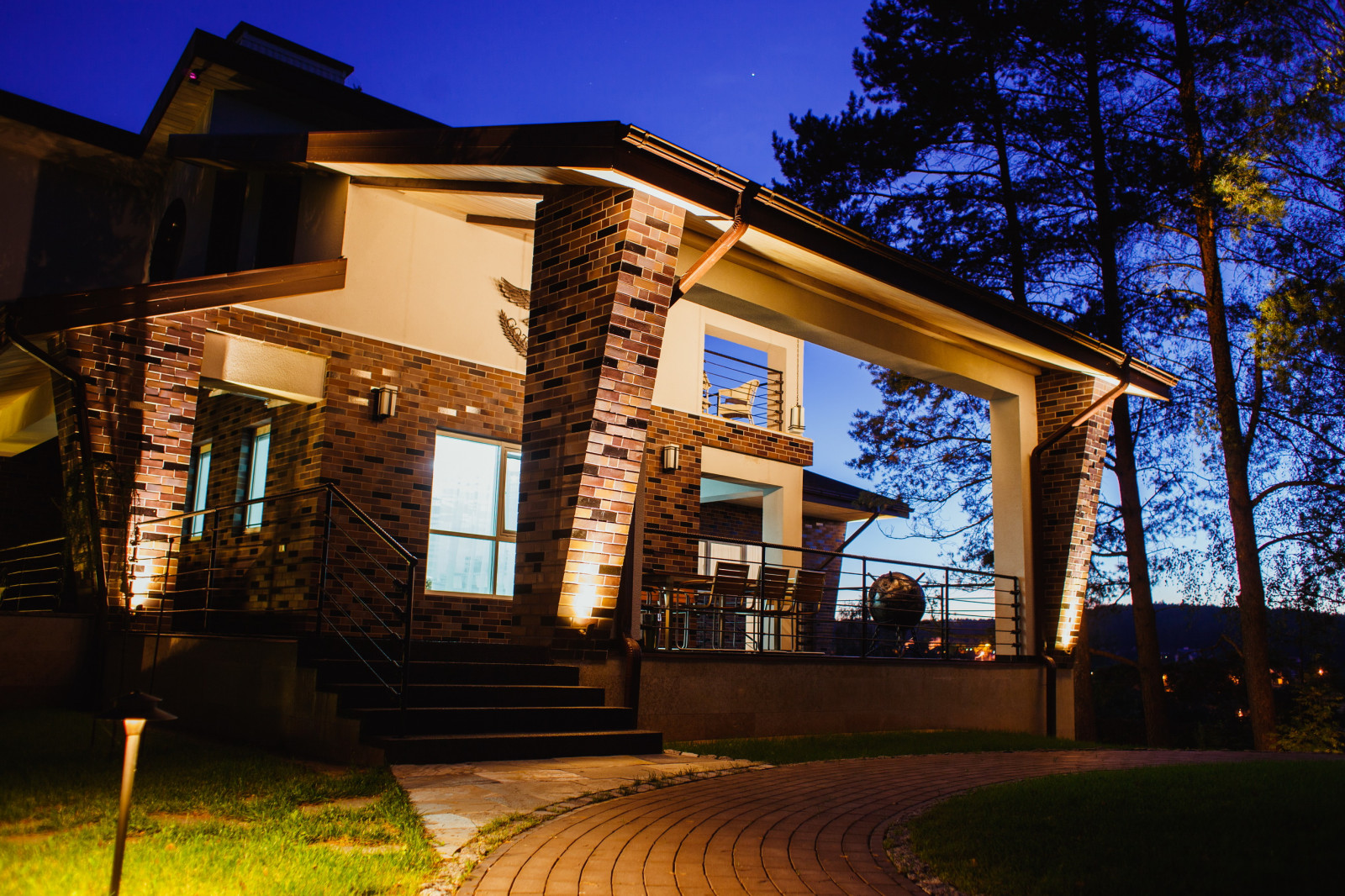 Ландшафтная и архитектурная подсветка