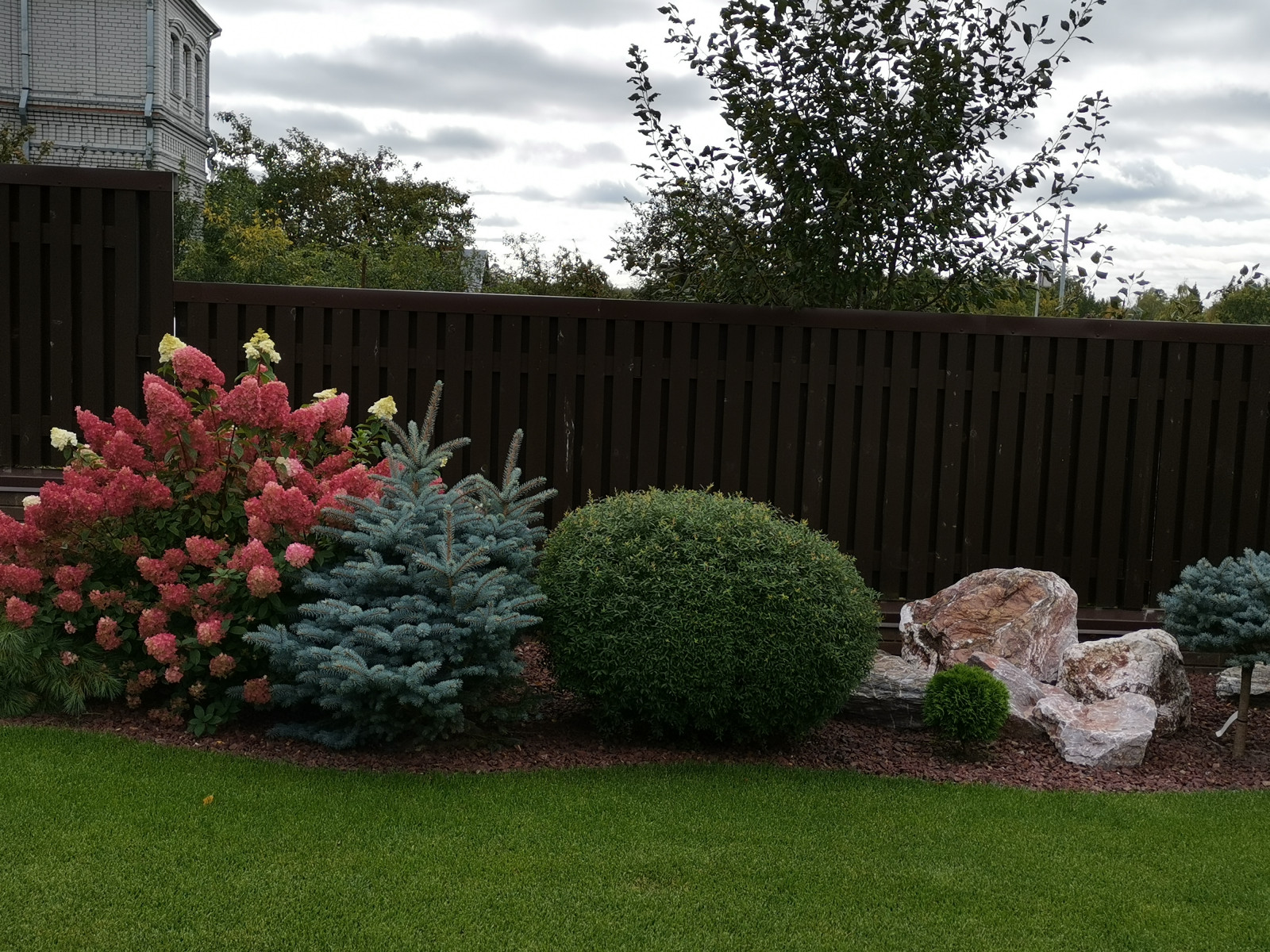 Нагорный - минималистичный сад