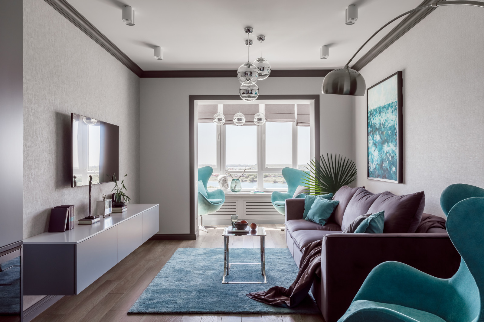 Гостиная с балконом