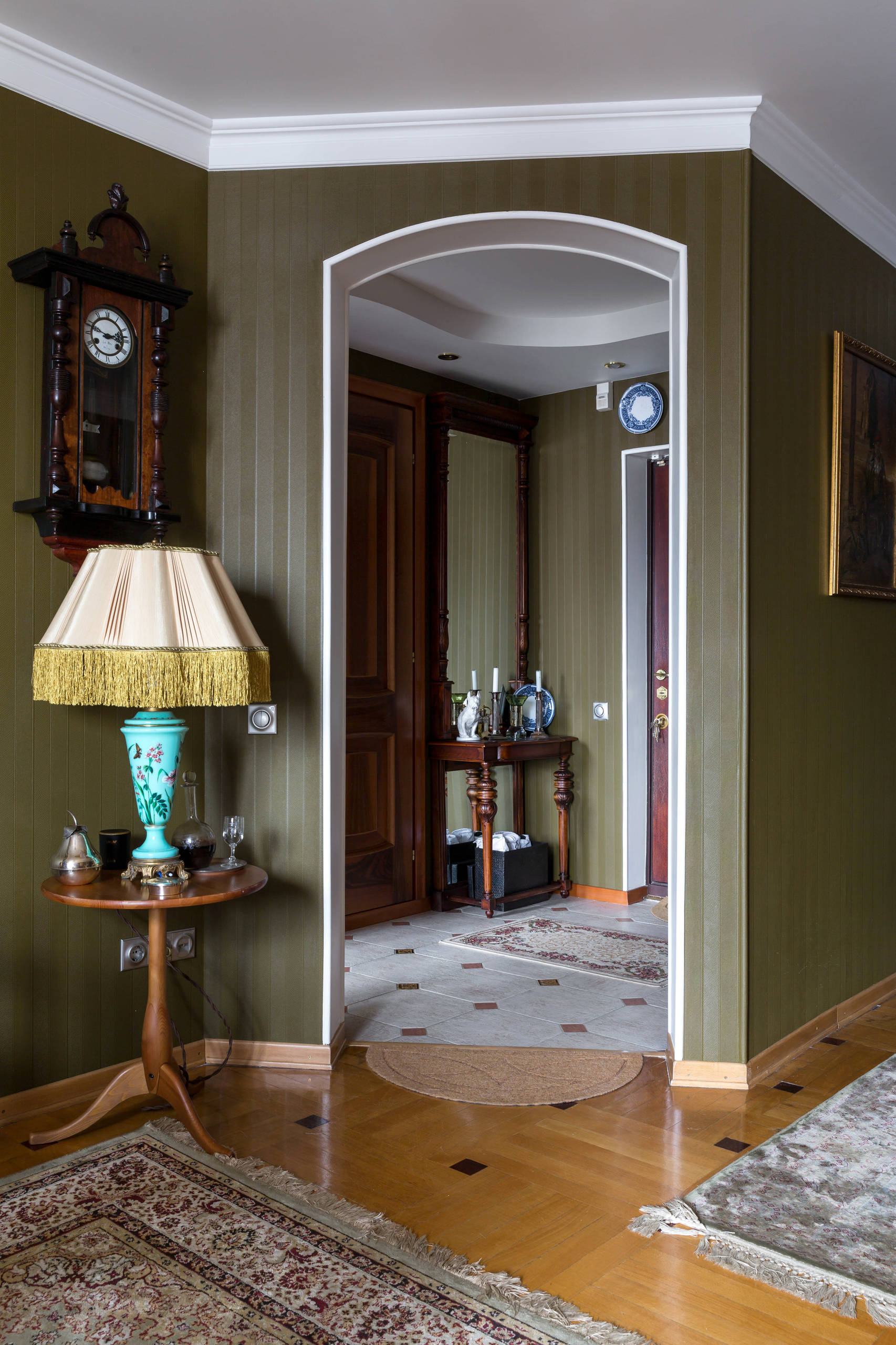 В гостях: Квартира юного ценителя антиквариата