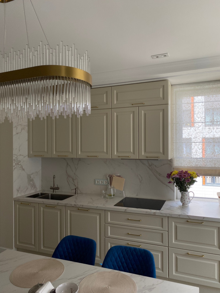 Обложка проекта: Светлая кухня со столещницей из керамогранита