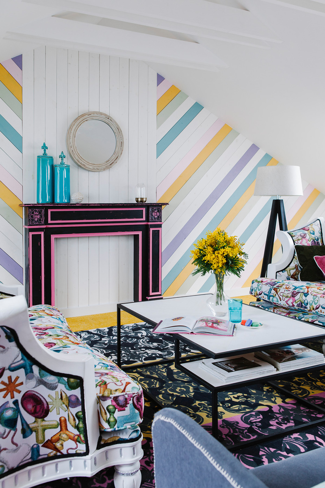 Яркий современный дизайн трехэтажного таунхауса площадью 230 кв.м в КП Бристоль