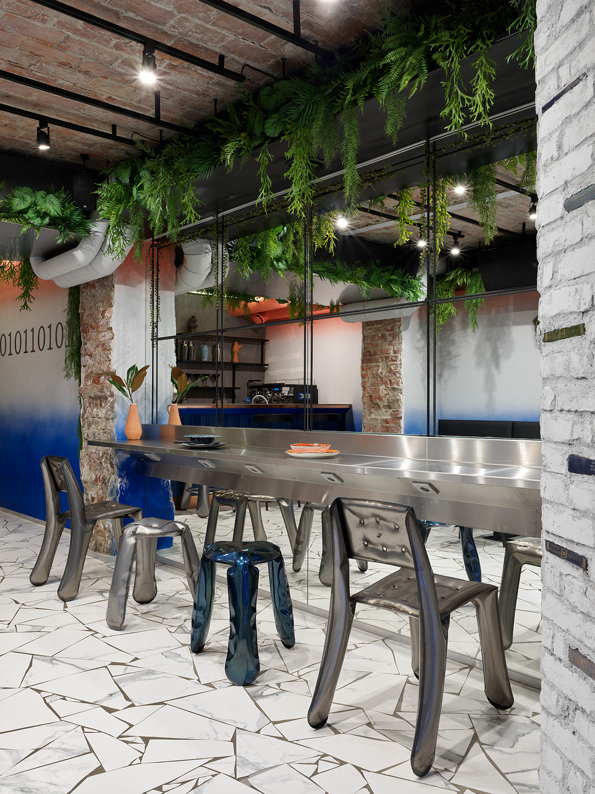 Кафе с нетривиальным названием 010110101 в центре Калиниграда