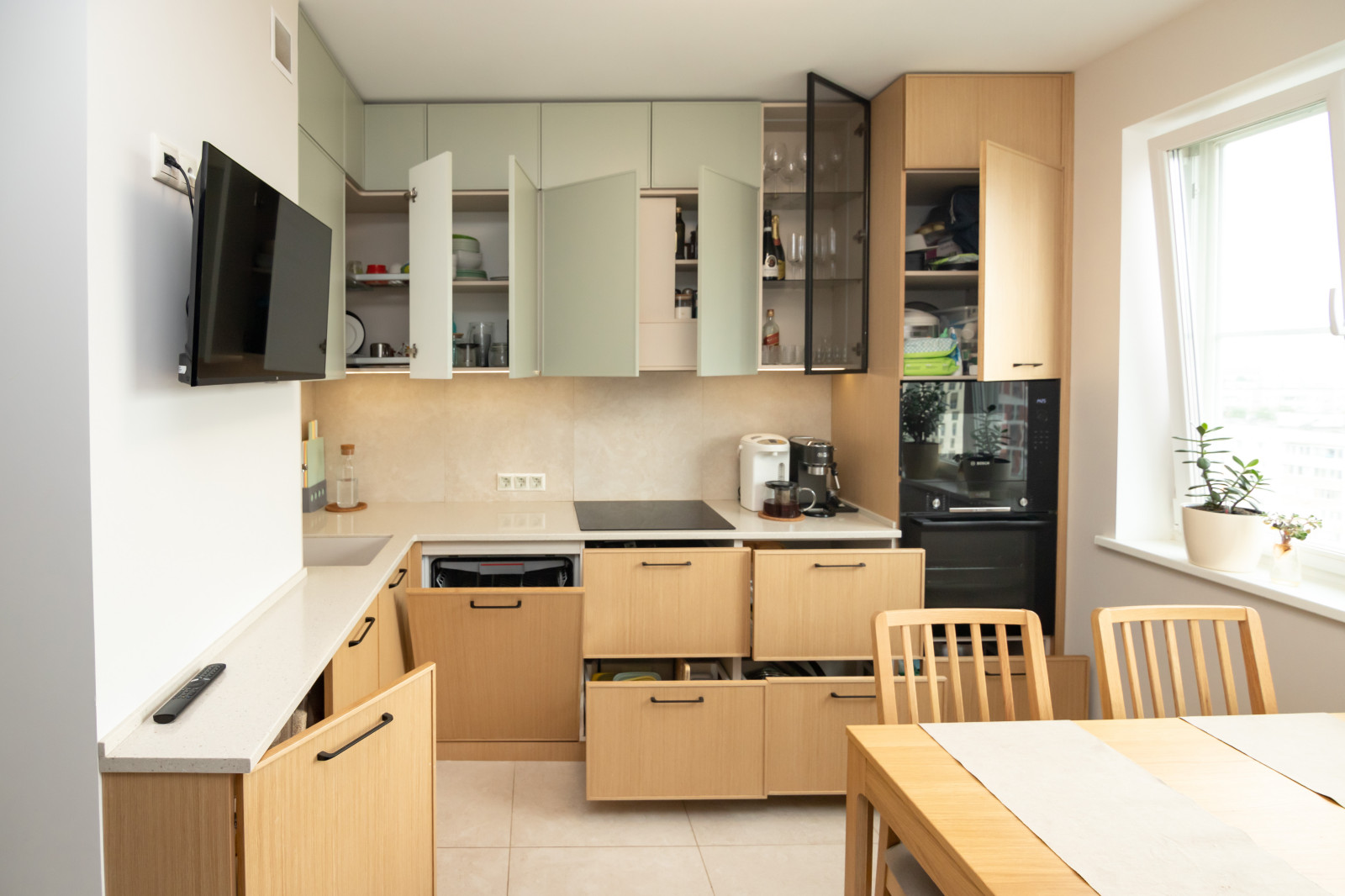 Неоклассическая кухня в трендовых цветах этого года