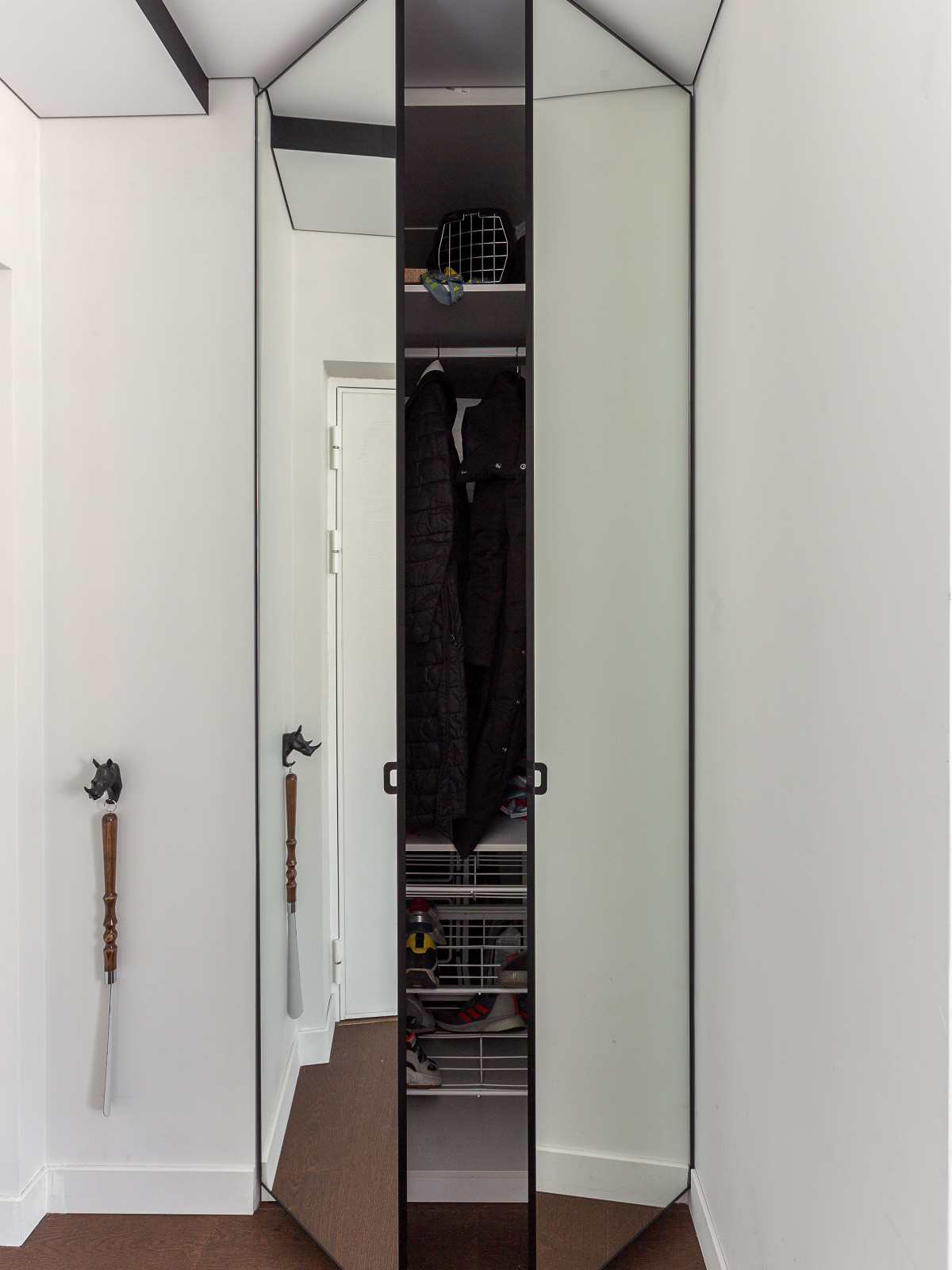 Синяя кухня и шкаф ЖК Преображение