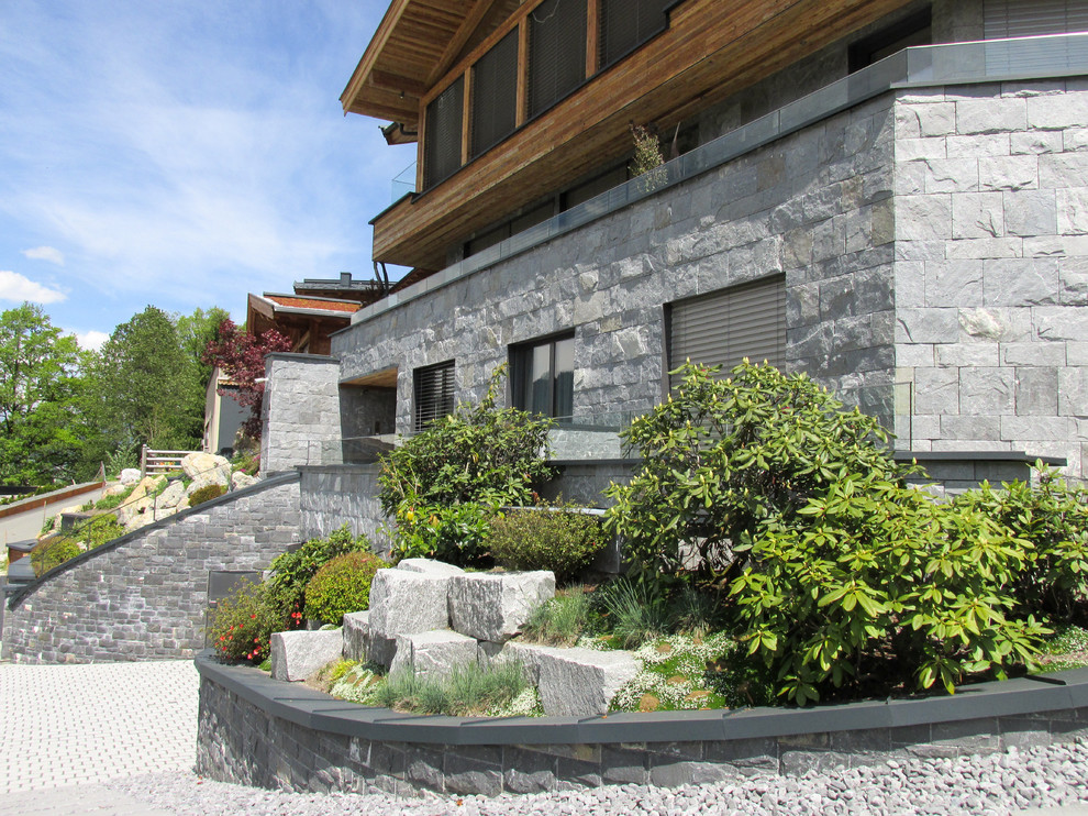 Garden design in Asian style in Austria