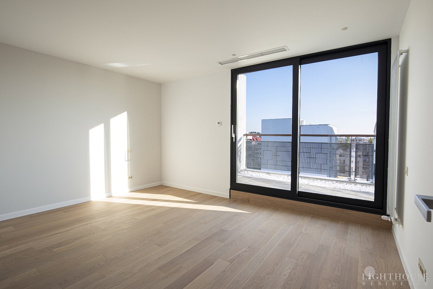 На фоне солнца. Пентхаус в Бухаресте