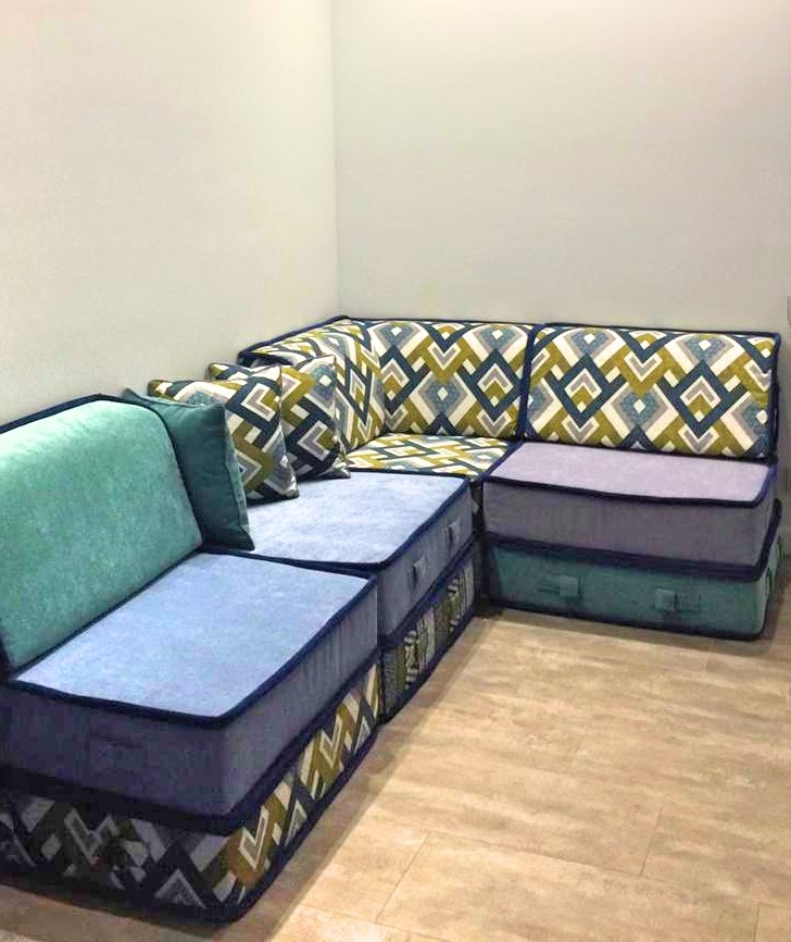 Обложка проекта: Бескаркасный диван в детскую