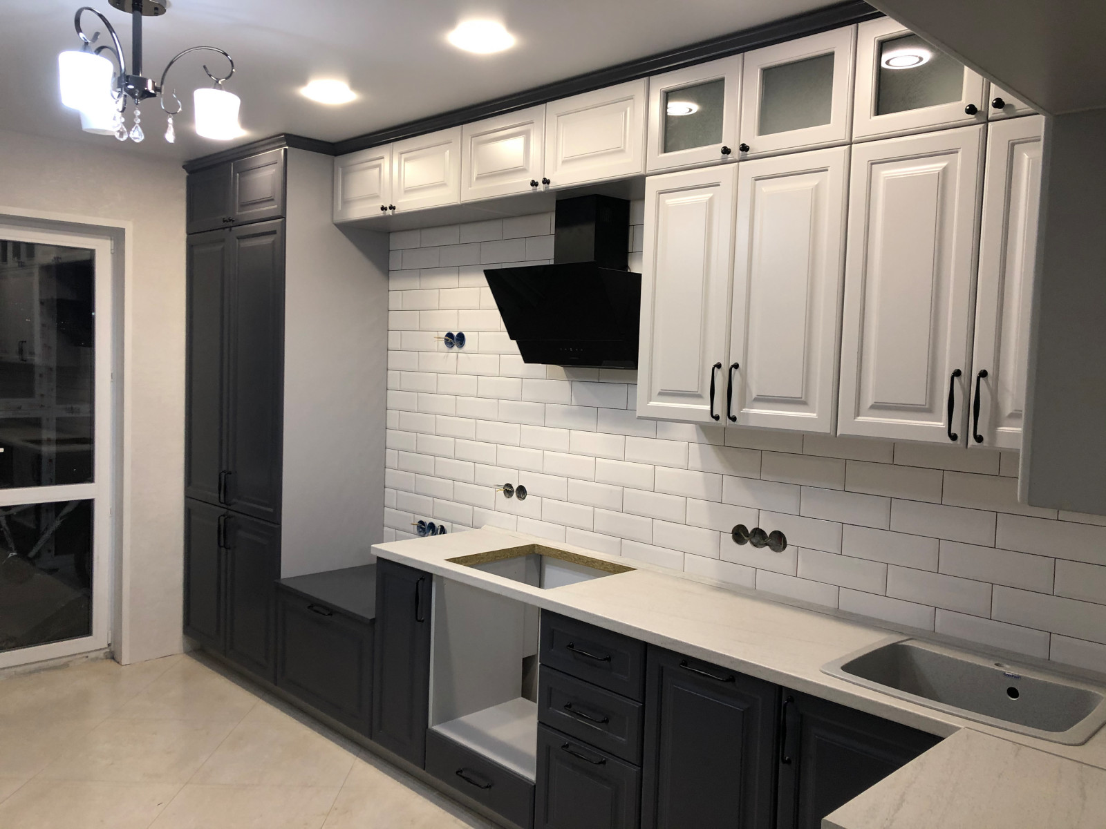 Кухня с фасадами с покрытием эмаль