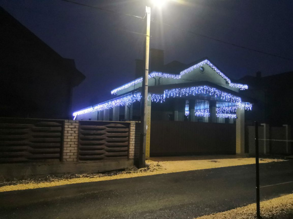 Обложка проекта: ночное освещение дома