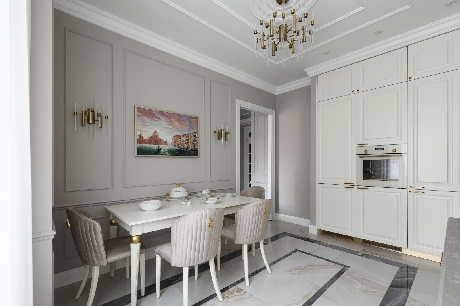 Реализованный дизайн-проект квартиры 90 кв.м.в стиле неоклассика