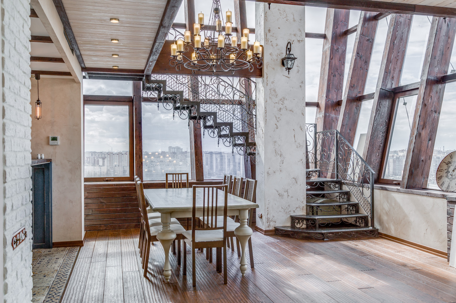 Пентхаус в Санкт-Петербурге. Мебель и отделка из массива.