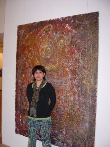 На фоне картин Лики Волчек