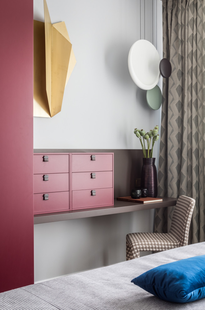 Яркая квартира с элементами из латуни