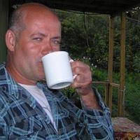 Мастер художественной резьбы по дереву Алескей