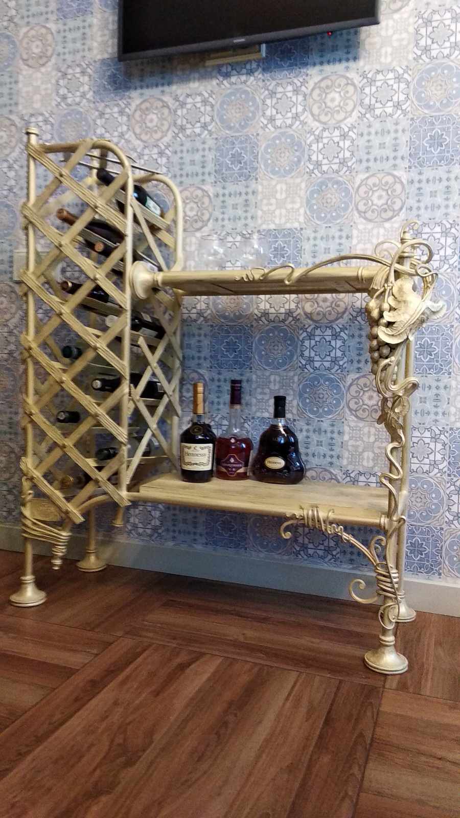 Обложка проекта: Ковка в интерьере. Винный стеллаж.