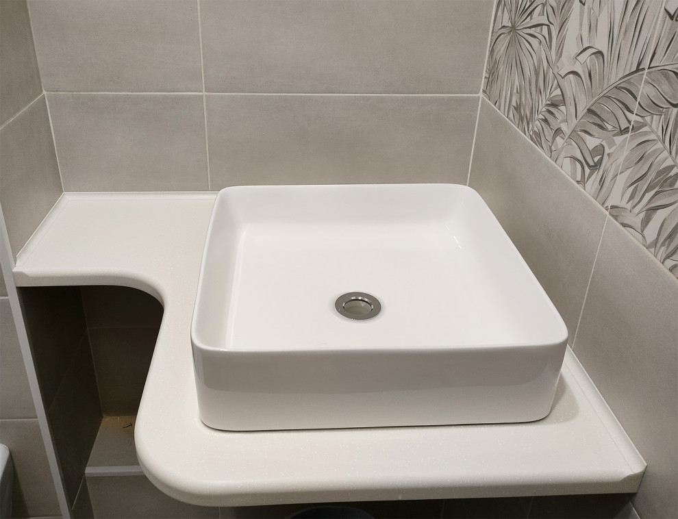 Столешница нестандартной формы из искусственного камня Montelli