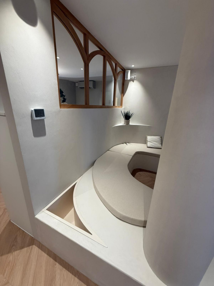 Современный интерьер стоматологической клиники с декоративной отделкой