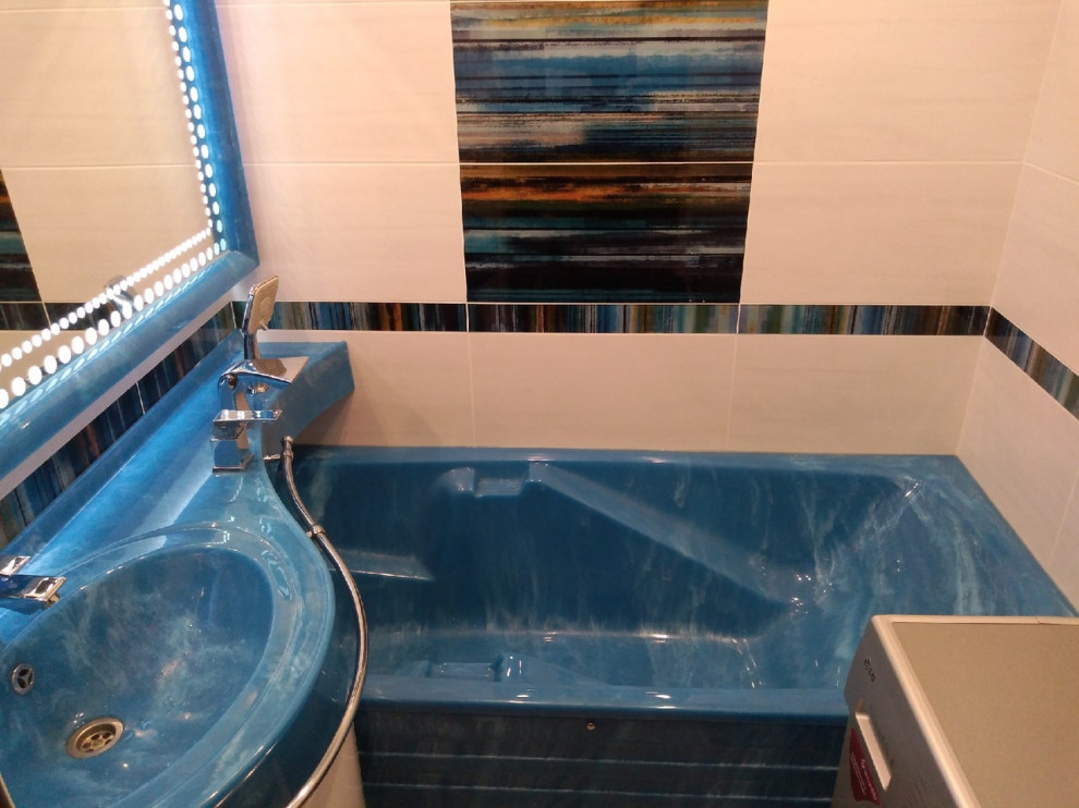 Ванная с сантехникой в цвете Аквамарин