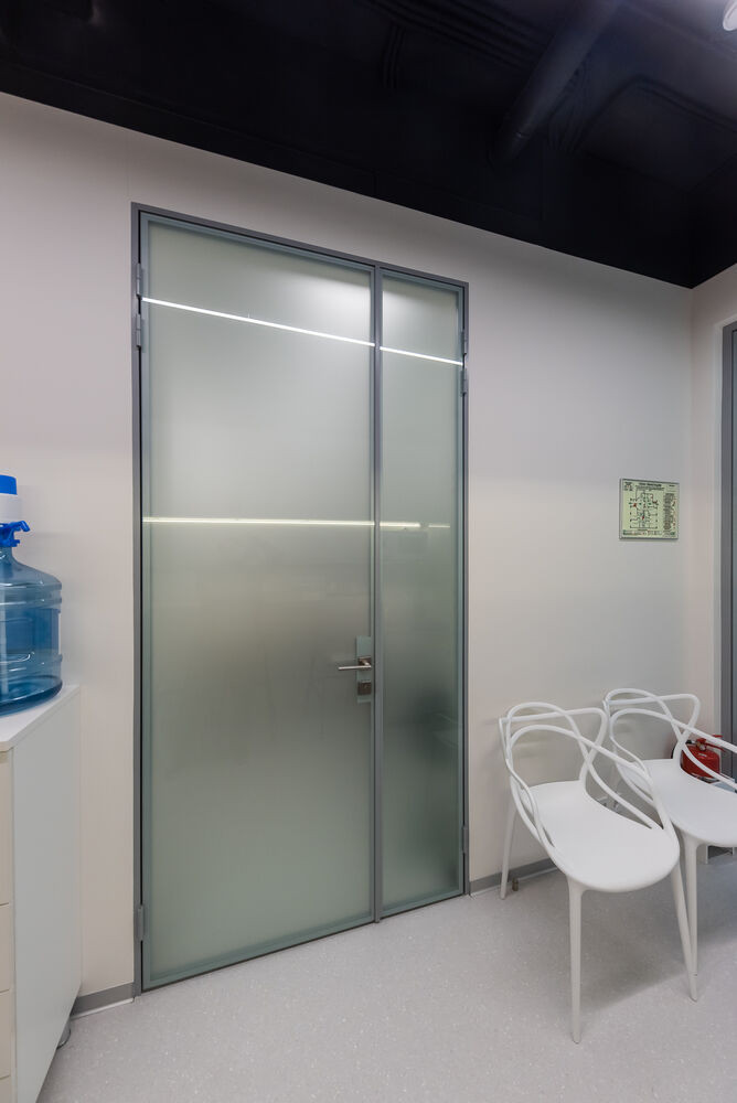 Nayada установила перегородки и двери в Upgrade Dental Clinic