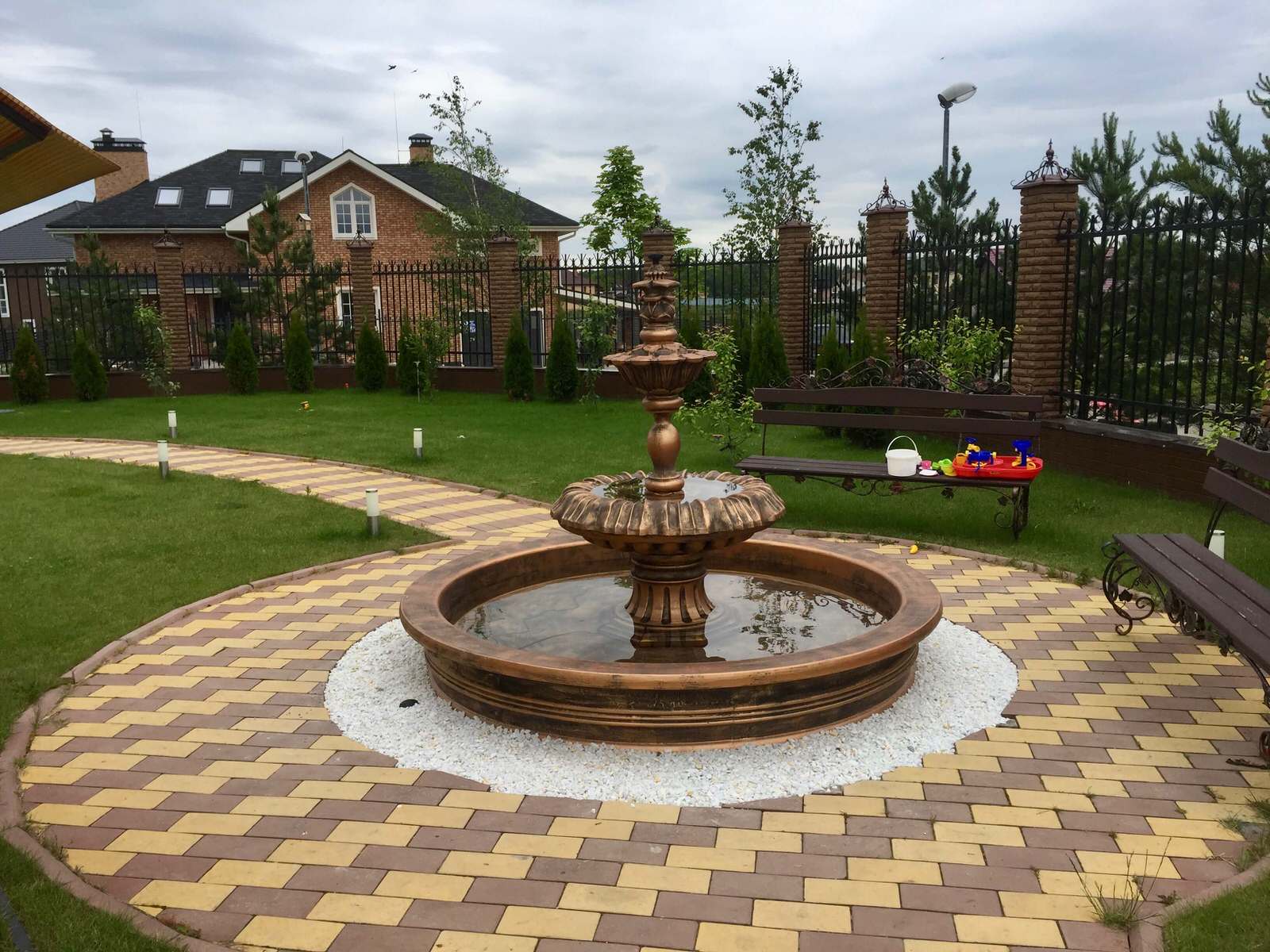 Обложка проекта: Садовый фонтан на Новой Риге