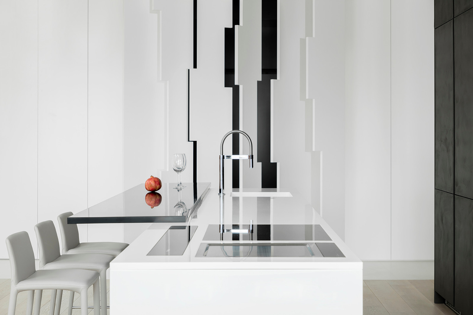 Один из реализованных нами проектов - кухня LEICHT LARGO-FG-A | CONCRETE-A