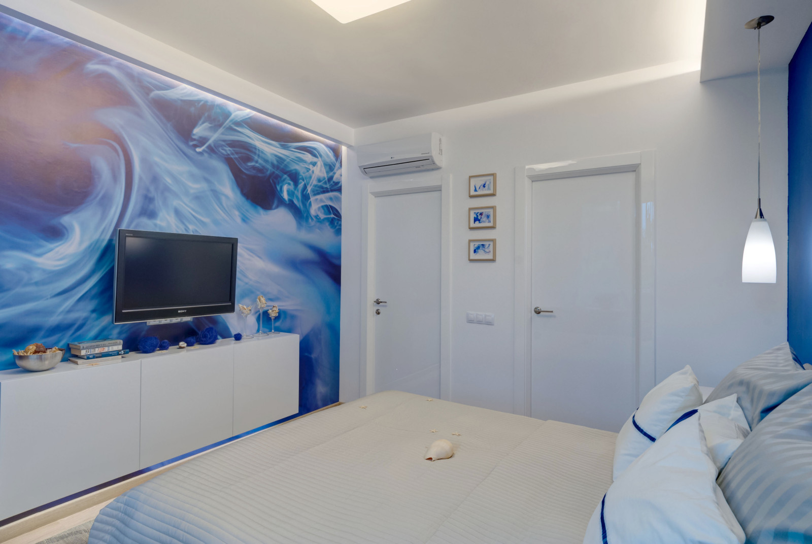 Обложка альбома: спальня