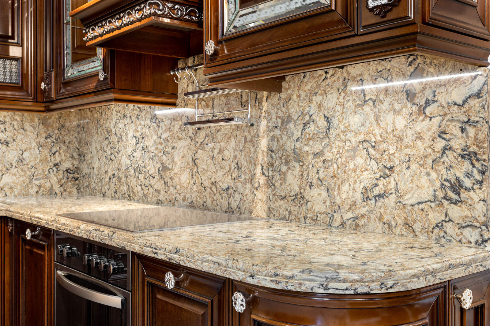 Кухня в Креатура-М.Cambria Bradshaw