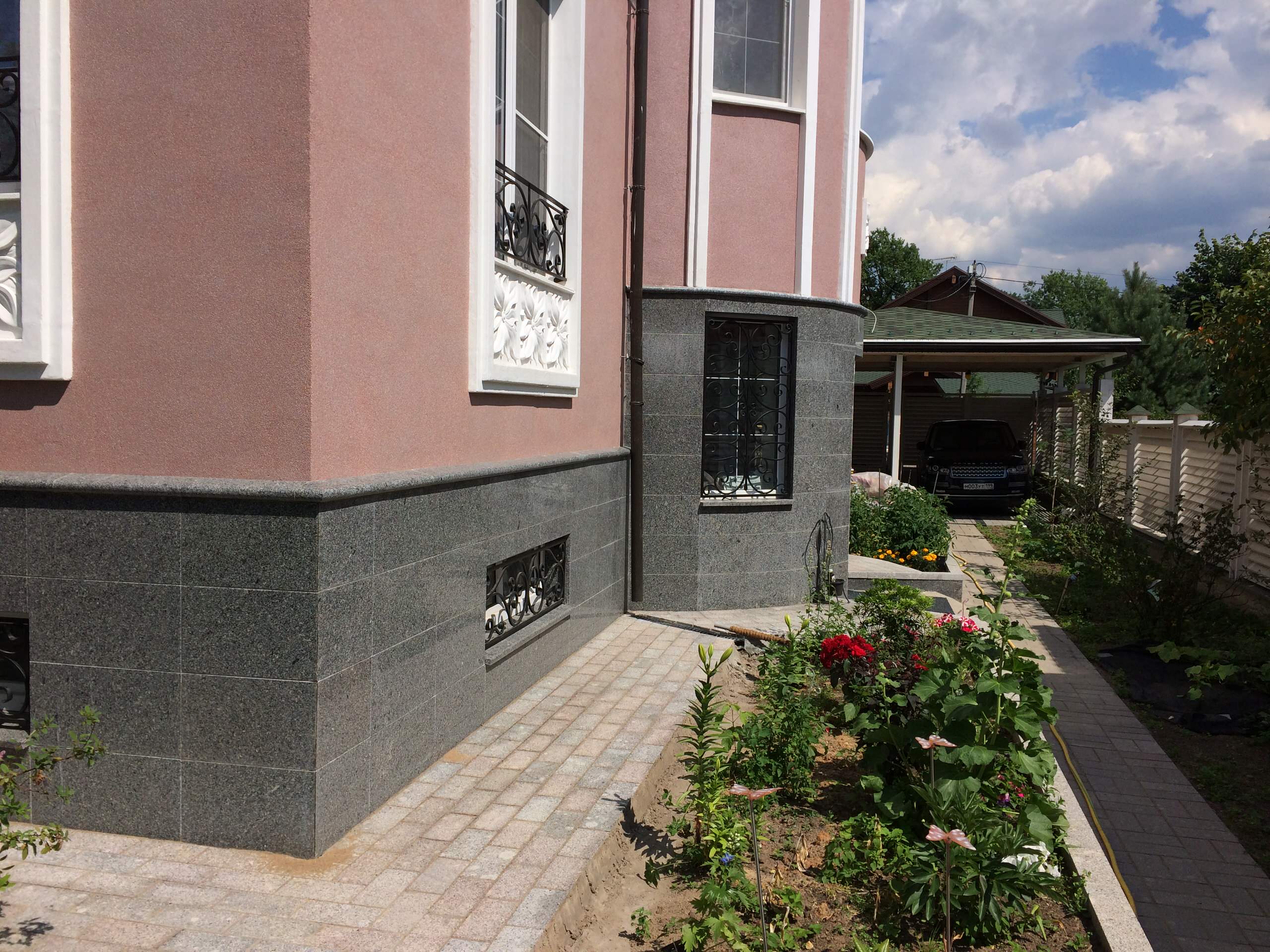 Как правильно: Сделать отмостку вокруг дома