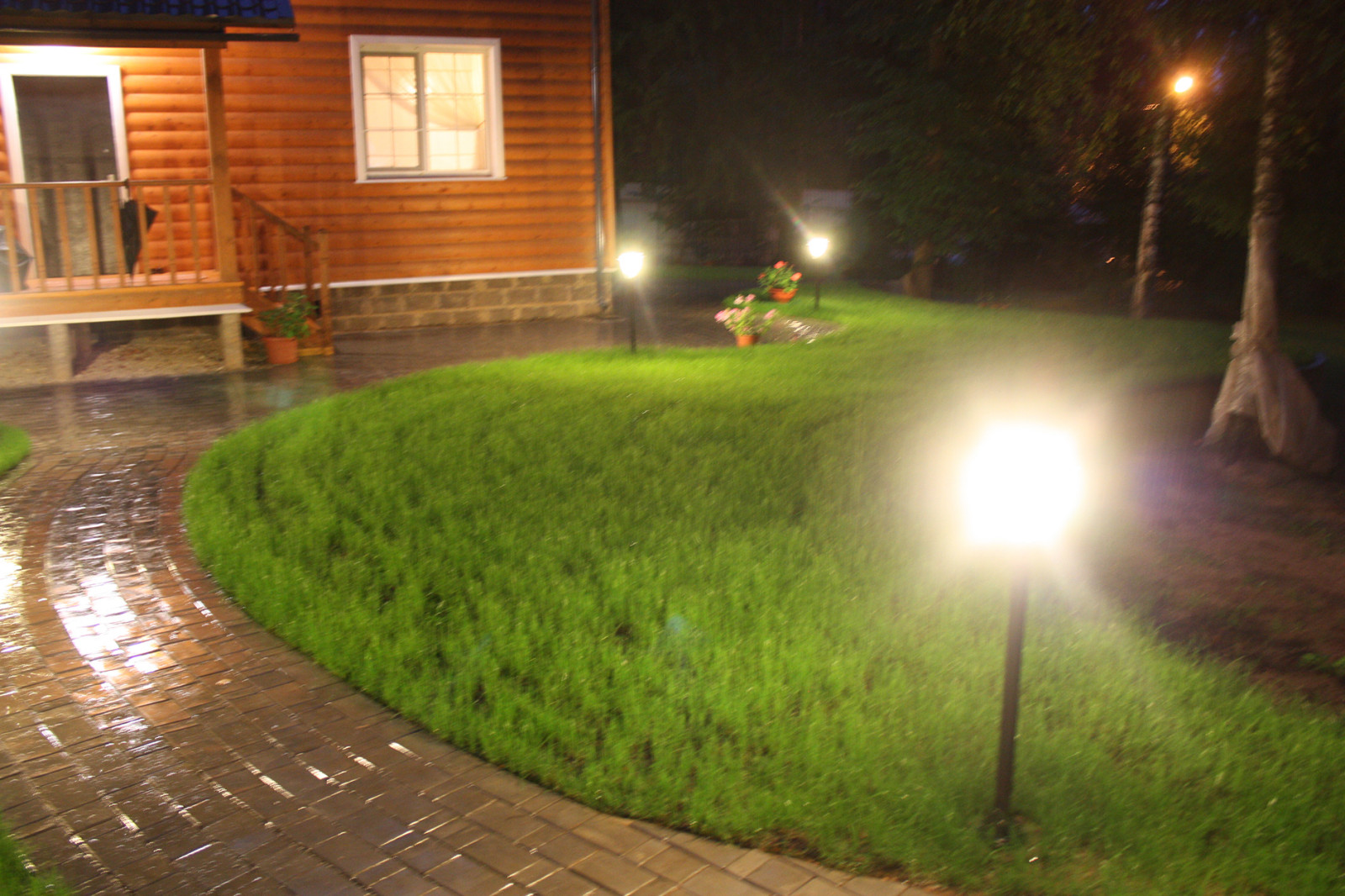 Дизайн участка 25 соток - освещение дачного участка.