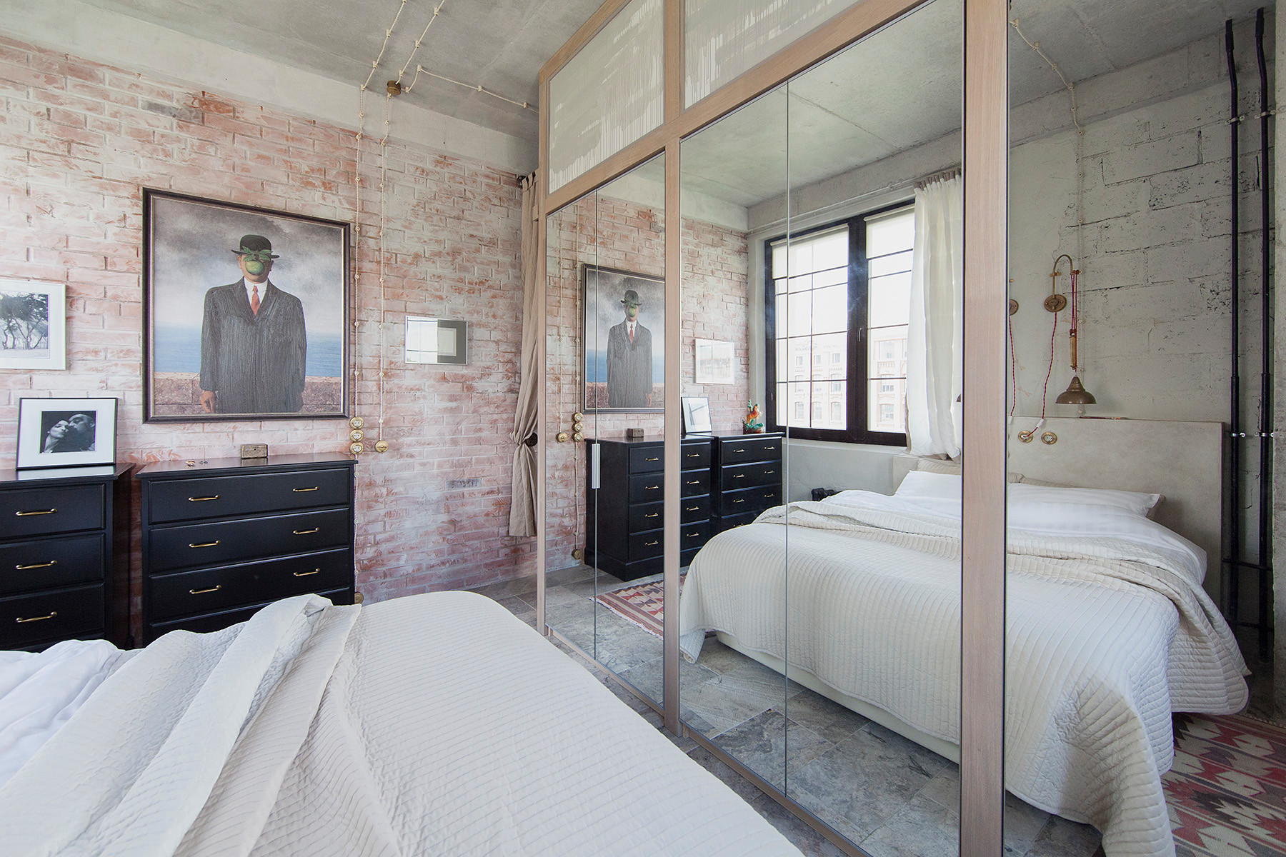 В гостях: Современное искусство и японские мотивы в лофте-трансформере