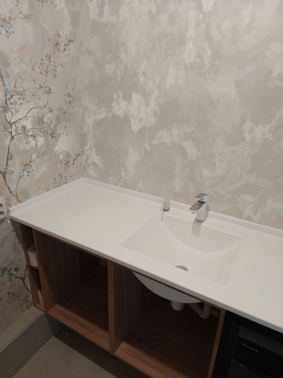 Акриловая столешница и мойка в ванную комнату