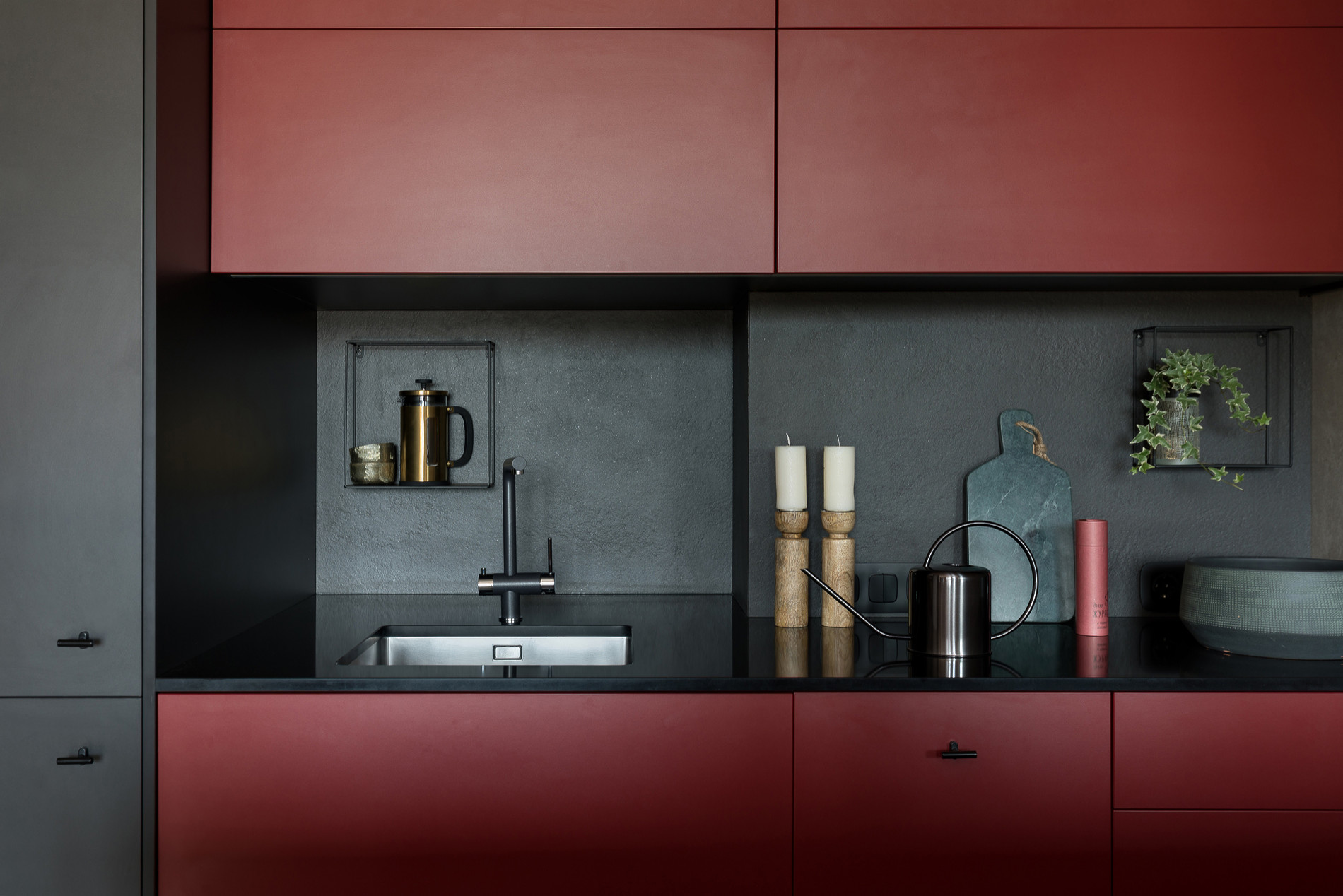 Houzz Украина: Небольшая квартира с насыщенными оттенками