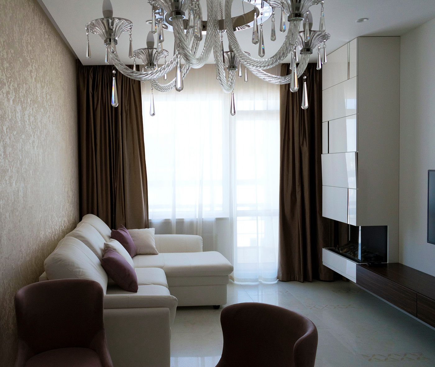 Элегантные шторы в гостиной.