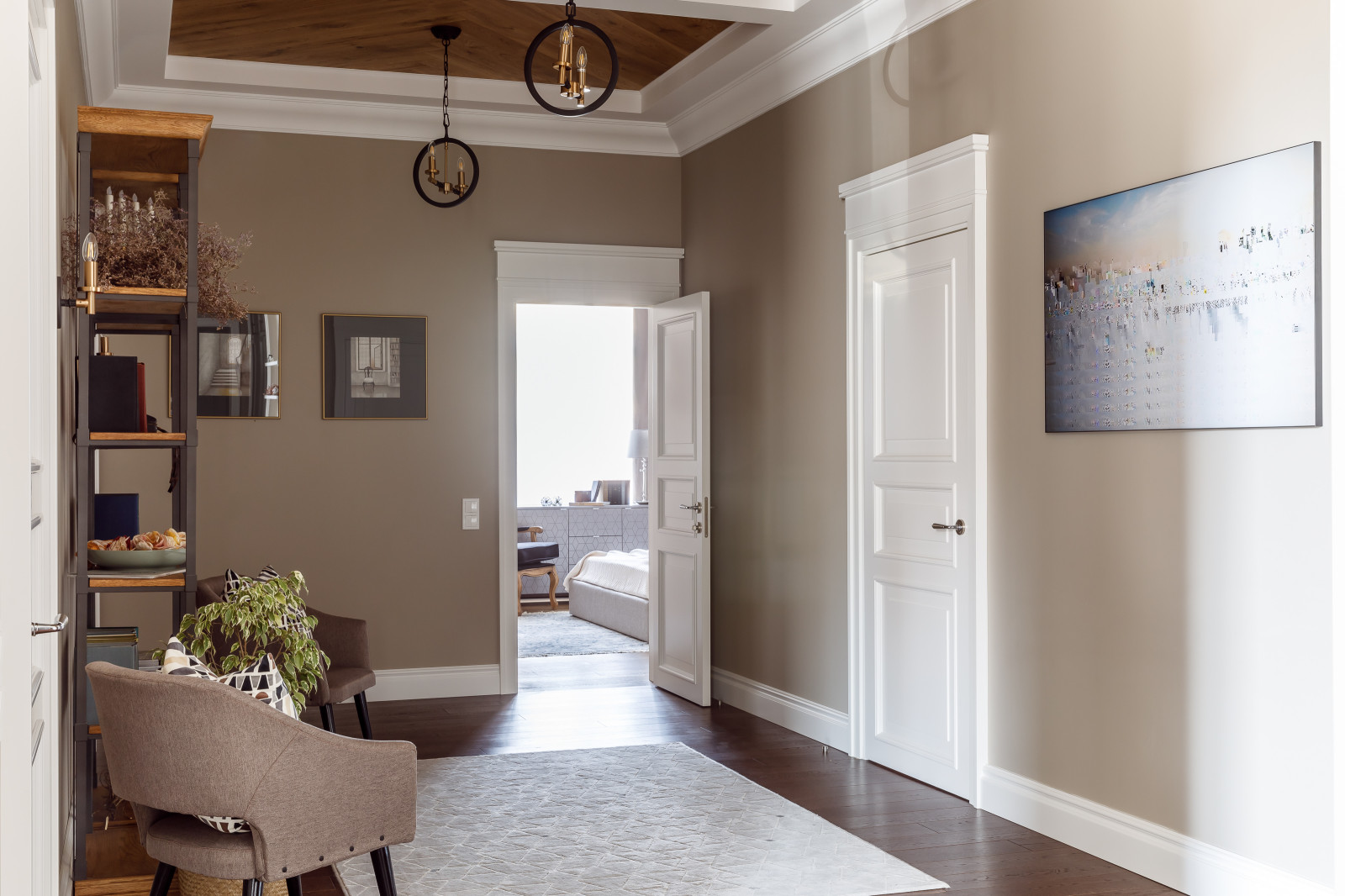 Гипсовая лепнина Аврора в интерьере дизайнера Аллы Куницы -квартира в Краснодаре