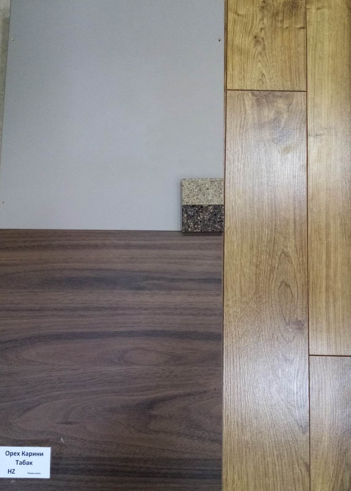 Гостиная-кухня с синим диваном