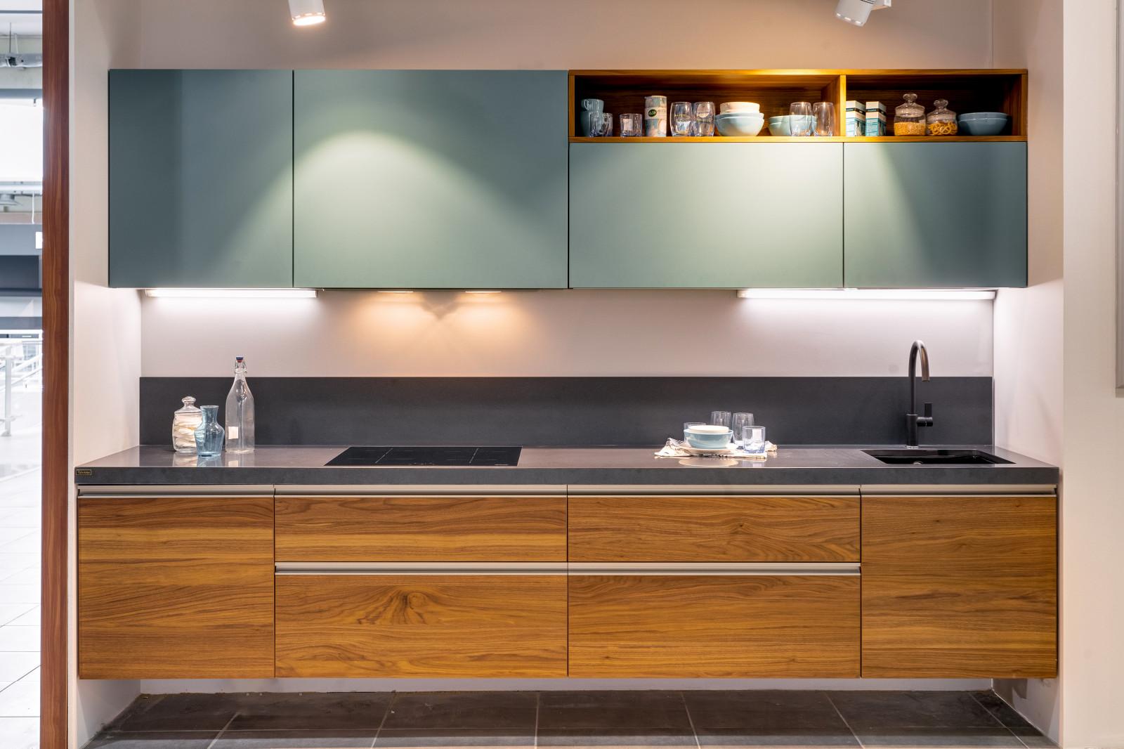 Шпонированные кухни