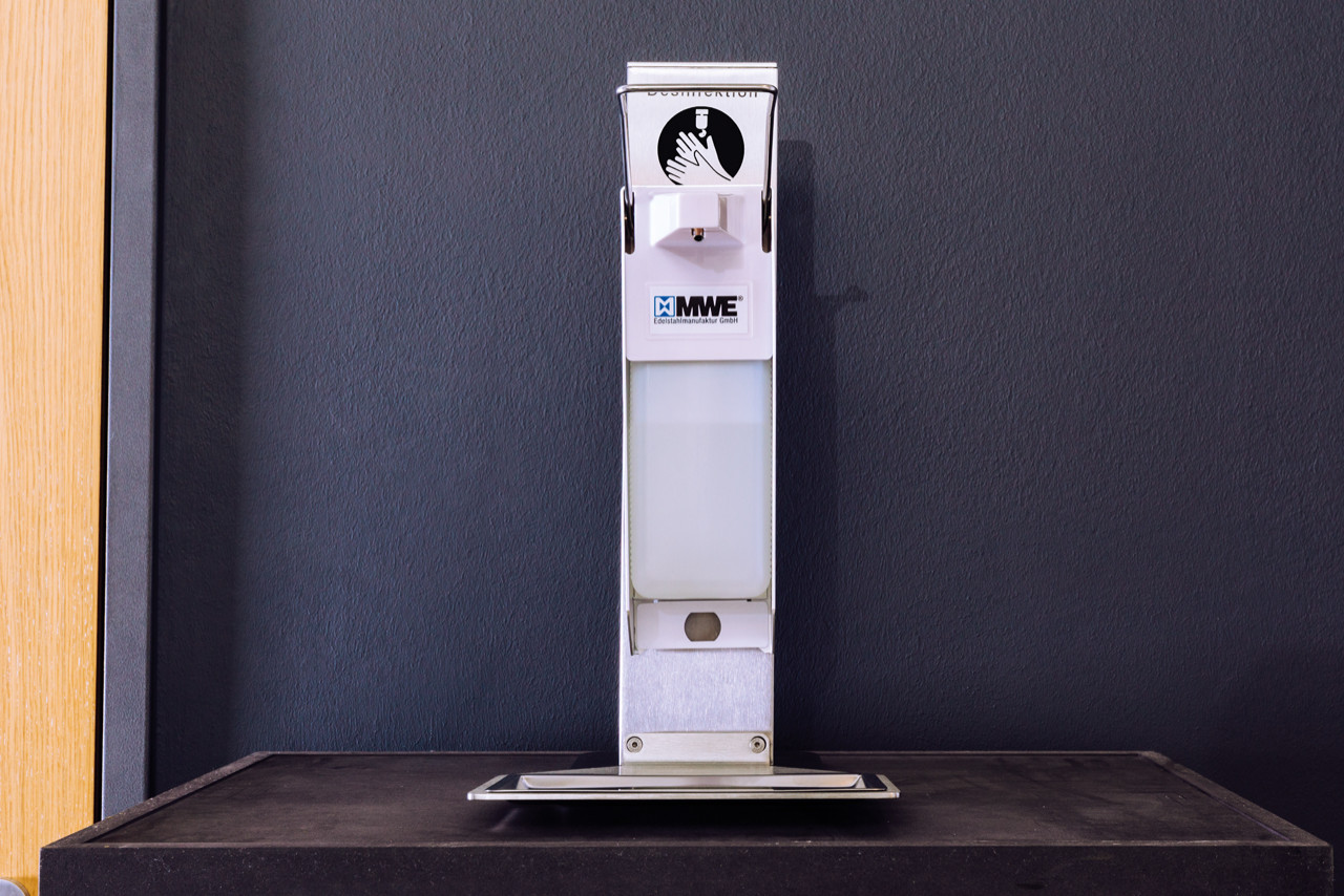 Диспенсер для антисептика, напольный. Материалы: латунь и нержавеющая сталь!