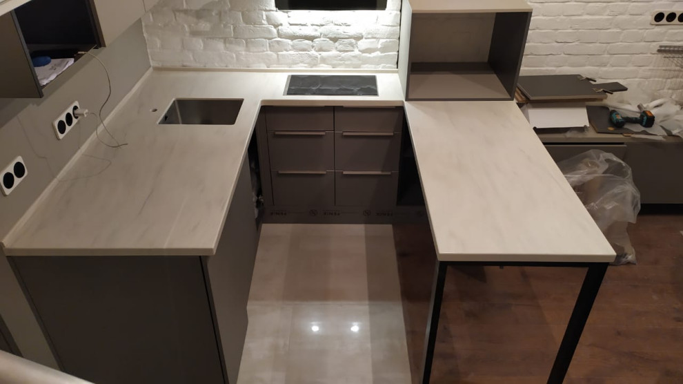 Столешницы из искусственного камня п- образной формы